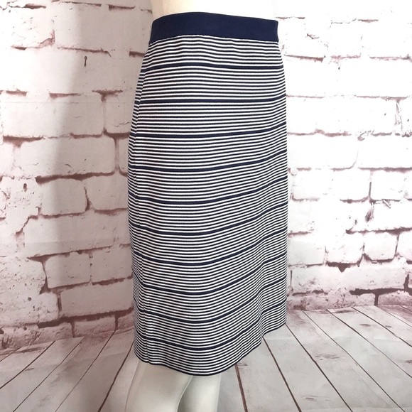 ROMEO + JULIET COUTURE Knit Navy & White Horizontal Stripes Pencil Skirt Size M - Picture 2 of 15